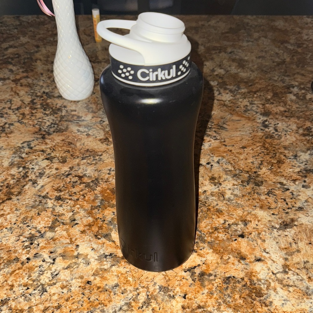 Cirkul Black metal Water Bottle with White Cap